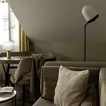 Hotel D