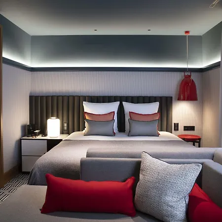 D Hotel 4*