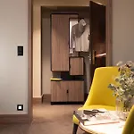 Hotel D