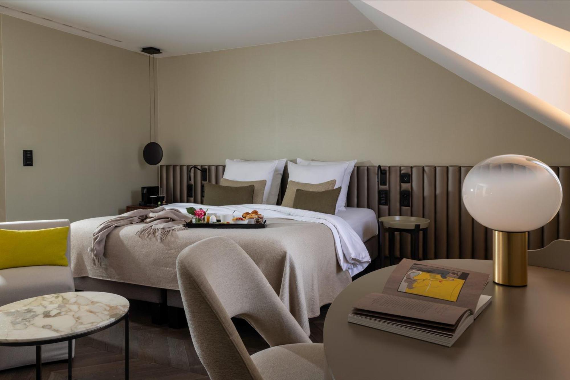 Hotel D